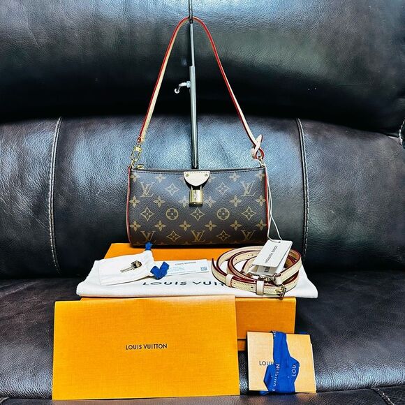 Brand New Louis Vuitton Tirette Pochette - Picture 1 of 16